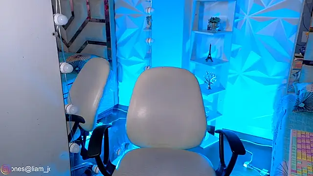Snapshot of Jonesliam23 chatting on June 2026 08:00:01 PM Jonesliam23 online show from June 2026 08:00:01 PM