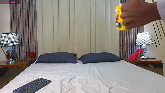 adaraSmiith online show from December 2025 12:31:02 PM