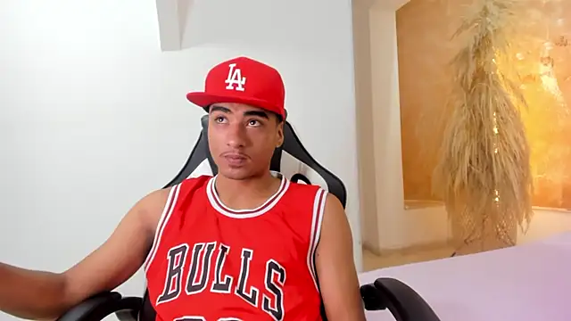 Snapshot of ANGEL_NICOLAS chatting on March 2025 09:05:02 PM ANGEL NICOLAS online show from March 2025 09:05:02 PM