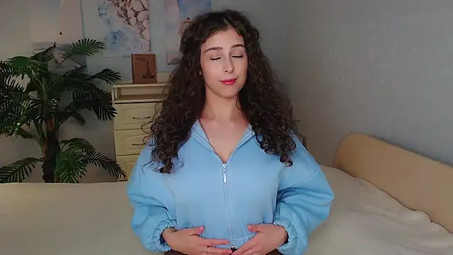 Snapshot of cosmosbaby chatting on September 2025 01:13:01 PM cosmosbaby online show from September 2025 01:13:01 PM