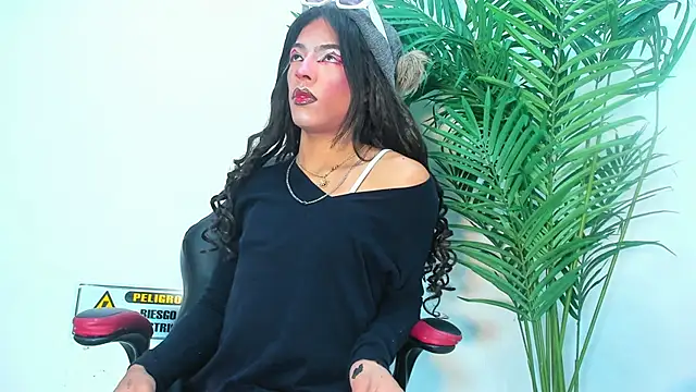 Snapshot of Briyit_Doll chatting on December 2024 12:06:01 PM Briyit Doll online show from December 2024 12:06:01 PM