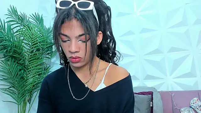 Snapshot of Briyit_Doll chatting on December 2024 01:28:01 PM Briyit Doll online show from December 2024 01:28:01 PM