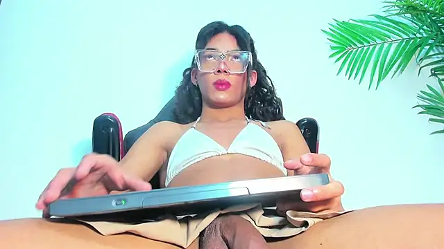 Snapshot of Briyit_Doll chatting on February 2025 06:00:01 AM Briyit Doll online show from February 2025 06:00:01 AM