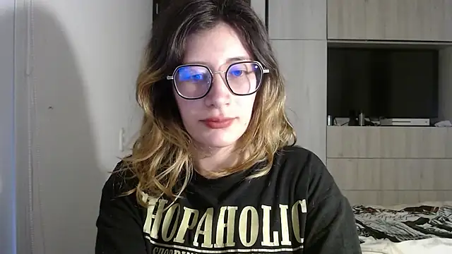 Snapshot of mariana124- chatting on December 2024 05:58:02 PM mariana124- online show from December 2024 05:58:02 PM