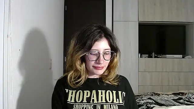 Snapshot of mariana124- chatting on December 2024 09:05:01 PM mariana124- online show from December 2024 09:05:01 PM