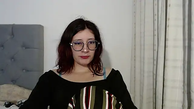 Snapshot of mariana124- chatting on January 2025 03:29:02 AM mariana124- online show from January 2025 03:29:02 AM