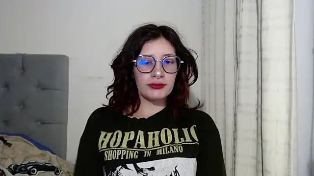 Snapshot of mariana124- chatting on January 2025 06:24:02 PM mariana124- online show from January 2025 06:24:02 PM