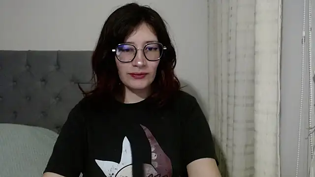 Snapshot of mariana124- chatting on January 2025 10:30:02 PM mariana124- online show from January 2025 10:30:02 PM