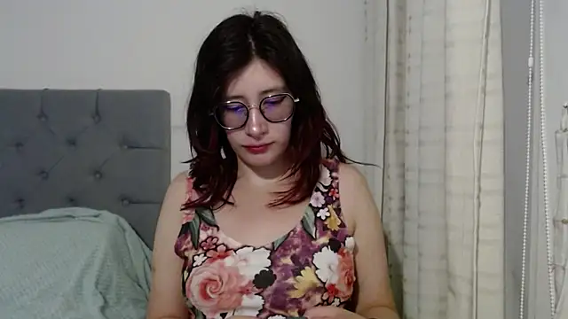 Snapshot of mariana124- chatting on January 2025 08:28:01 PM mariana124- online show from January 2025 08:28:01 PM