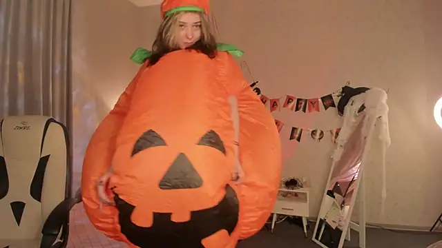 Vanessa Walters online show from October 2025 03:07:02 AM