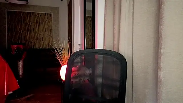 Snapshot of MiaRouge chatting on February 2026 10:41:02 AM MiaRouge online show from February 2026 10:41:02 AM