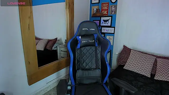 VladHellsing4 online show from March 2025 01:07:01 PM