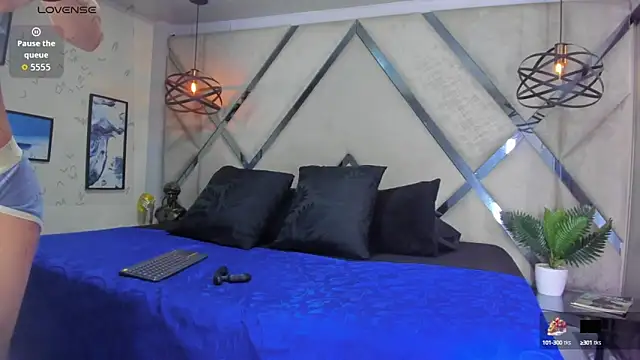 VladHellsing4 online show from October 2025 02:50:01 PM