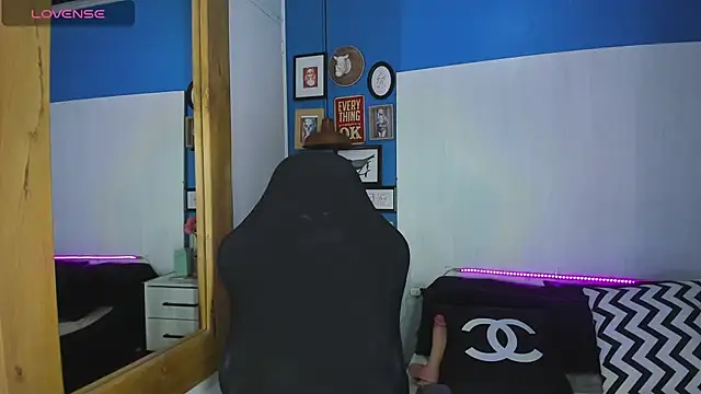 VladHellsing4 online show from November 2025 01:44:02 PM