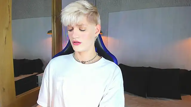 VladHellsing4 online show from April 2026 02:12:02 PM