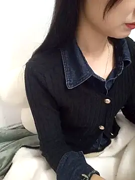 Snapshot of Lovely_kute chatting on December 2024 08:43:01 PM Lovely kute online show from December 2024 08:43:01 PM