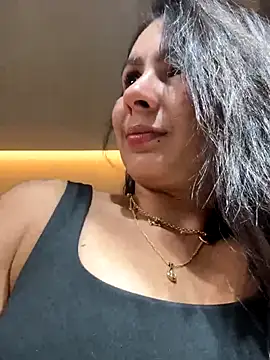 SofiaG  online show from December 2025 09:35:01 PM