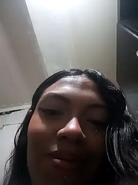 Lunita 5 online show from February 2026 06:15:02 PM