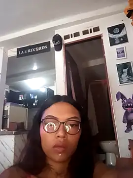 Lunita 5 online show from February 2026 04:51:02 PM