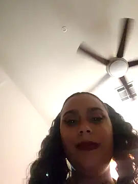 cinnaminnie online show from April 2026 11:35:02 PM