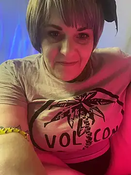 Snapshot of Hunniebunnie78 chatting on June 2026 05:43:01 AM Hunniebunnie78 online show from June 2026 05:43:01 AM