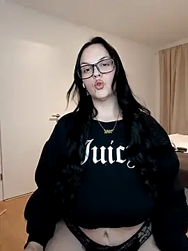 Snapshot of Jujuicy_97 chatting on October 2025 05:21:02 PM Jujuicy 97 online show from October 2025 05:21:02 PM