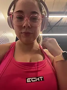 brooklynivy online show from February 2026 12:26:01 PM