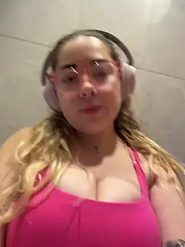 Snapshot of brooklynivy chatting on May 2026 01:25:02 AM brooklynivy online show from May 2026 01:25:02 AM