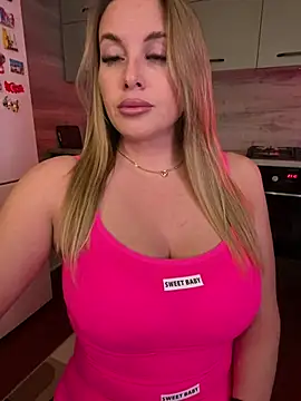 Snapshot of Cute_Hot_Alice chatting on April 2026 08:10:01 PM Cute Hot Alice online show from April 2026 08:10:01 PM