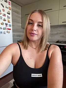 Snapshot of Cute_Hot_Alice chatting on May 2026 01:19:01 PM Cute Hot Alice online show from May 2026 01:19:01 PM
