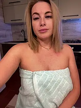 Snapshot of Cute_Hot_Alice chatting on May 2026 09:21:01 PM Cute Hot Alice online show from May 2026 09:21:01 PM