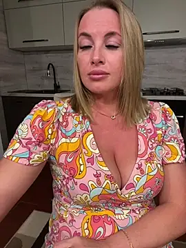 Snapshot of Cute_Hot_Alice chatting on May 2026 09:21:01 PM Cute Hot Alice online show from May 2026 09:21:01 PM