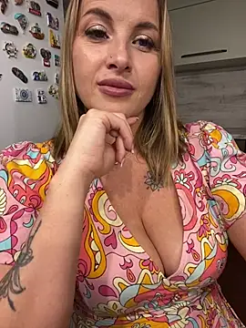 Snapshot of Cute_Hot_Alice chatting on June 2026 09:26:01 PM Cute Hot Alice online show from June 2026 09:26:01 PM