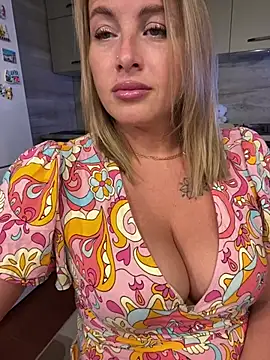 Snapshot of Cute_Hot_Alice chatting on June 2026 08:15:01 PM Cute Hot Alice online show from June 2026 08:15:01 PM