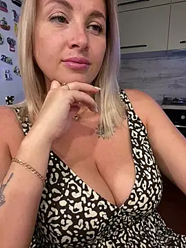 Snapshot of Cute_Hot_Alice chatting on July 2026 07:32:02 PM Cute Hot Alice online show from July 2026 07:32:02 PM