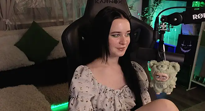 KiraLiLime online show from November 2025 10:20:02 PM