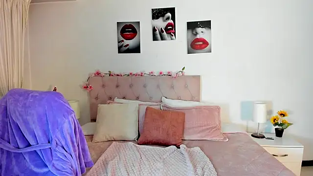 Snapshot of _Charlotte_evans_1 chatting on December 2024 10:23:02 PM Charlotte evans 1 online show from December 2024 10:23:02 PM