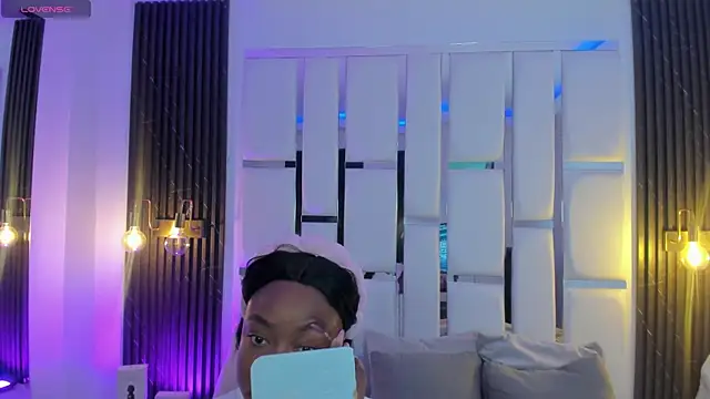 mia schwarz online show from December 2025 11:34:02 PM