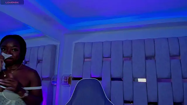 mia schwarz online show from March 2026 10:05:01 PM