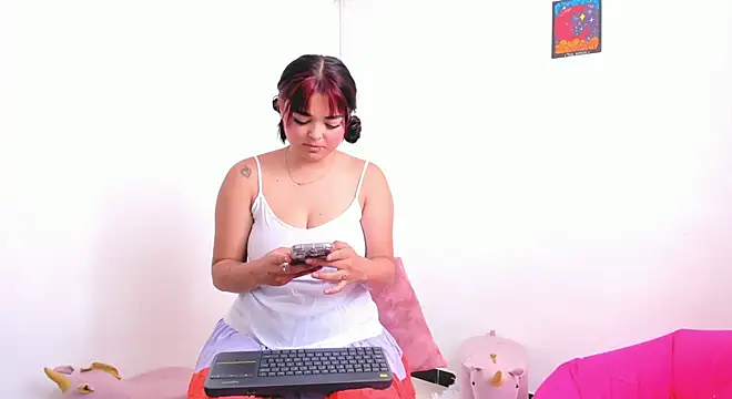 Snapshot of Agata_clark chatting on October 2025 05:30:01 PM Agata clark online show from October 2025 05:30:01 PM