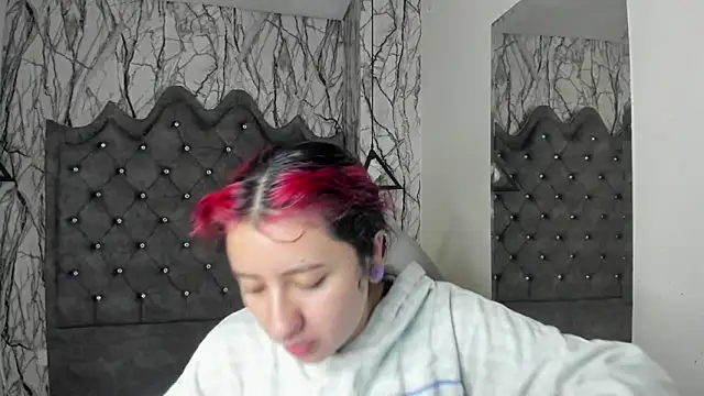 larissa01  online show from January 2025 02:19:01 AM