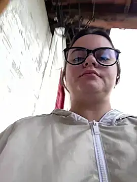 Im Amelia online show from April 2026 12:00:02 PM