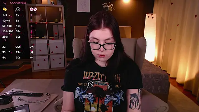 Snapshot of Arizonaa_Muse chatting on February 2025 12:27:02 AM Arizonaa Muse online show from February 2025 12:27:02 AM