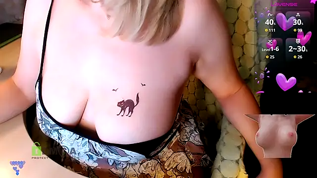  -Luna-  online show from October 2025 08:43:01 PM