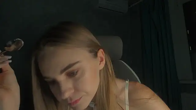 Snapshot of GraceTorrez chatting on December 2025 04:46:01 PM GraceTorrez online show from December 2025 04:46:01 PM