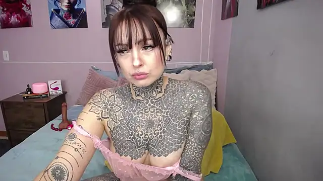 LolaRouse online show from January 2026 08:47:01 PM