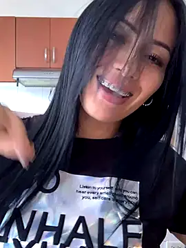 Sara luna  online show from December 2024 08:50:01 PM