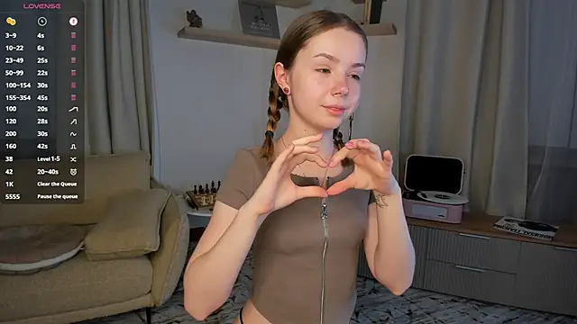 DominikaElis online show from September 2025 07:35:01 PM