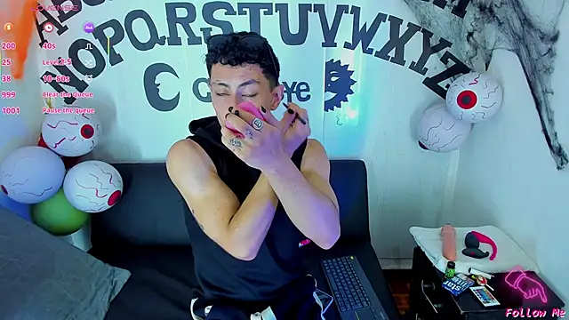 Snapshot of Piggy_Eddy chatting on October 2025 08:29:01 PM Piggy Eddy online show from October 2025 08:29:01 PM