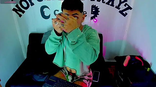 Snapshot of Piggy_Eddy chatting on November 2025 05:18:02 AM Piggy Eddy online show from November 2025 05:18:02 AM